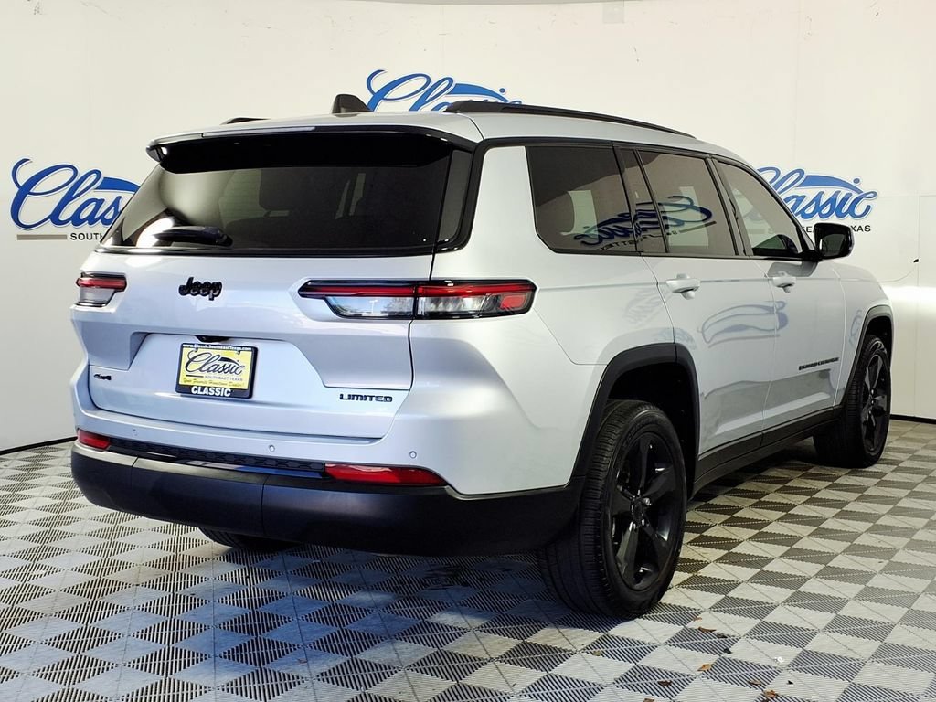 Used 2024 Silver Zynith Jeep Limited image 6