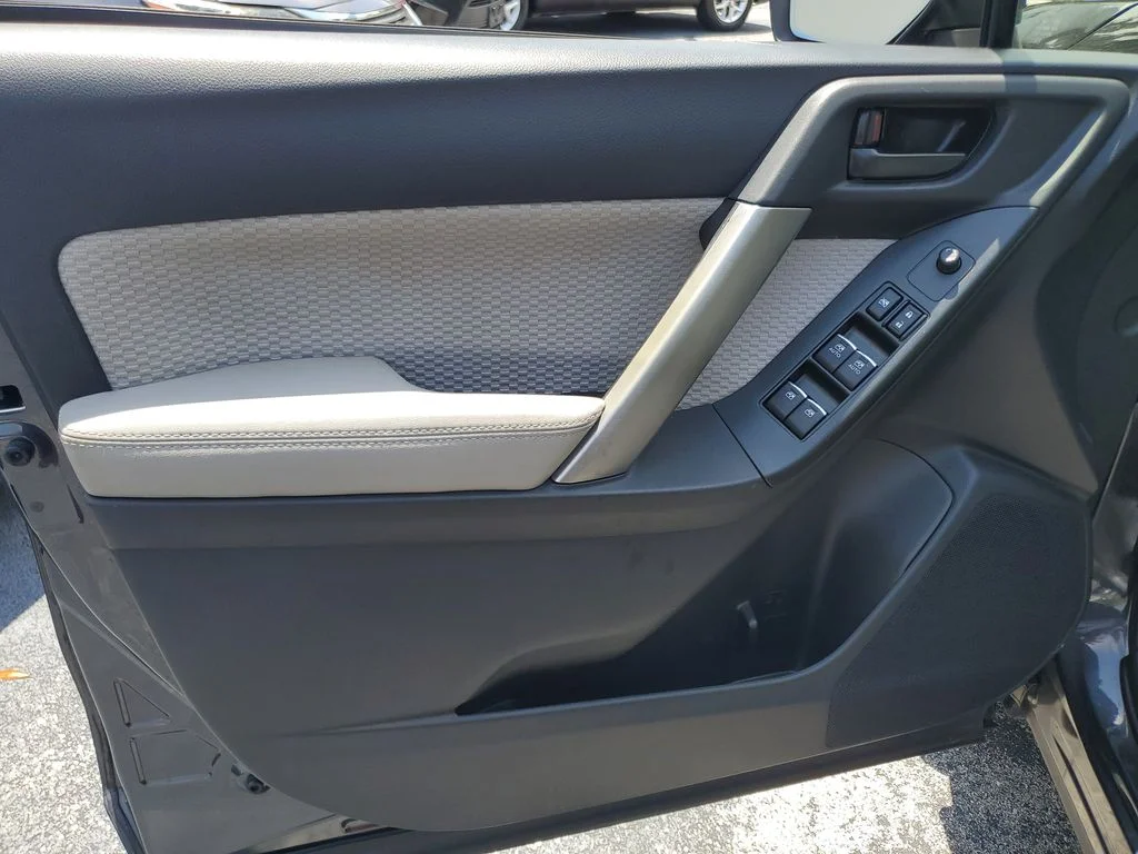 Used 2017 Gray Subaru 2.5i Premium image 18
