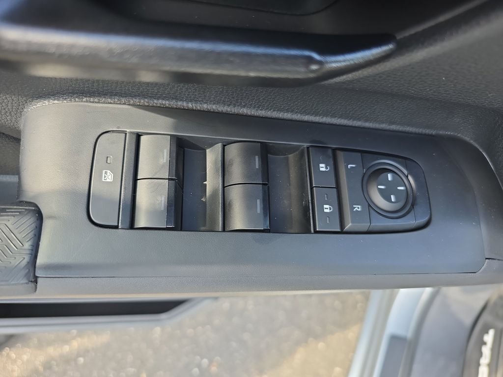 2025 Toyota Tacoma SR5 - Photo 29