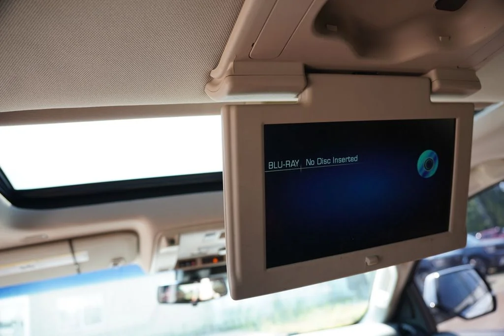 Used 2018 White Cadillac Premium image 4