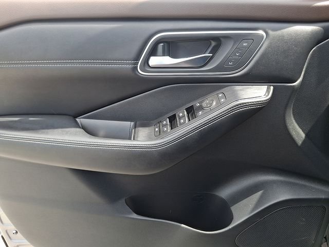 Used 2023 Gray Nissan Platinum image 14