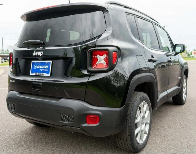 Used 2023 Black Jeep Latitude image 6
