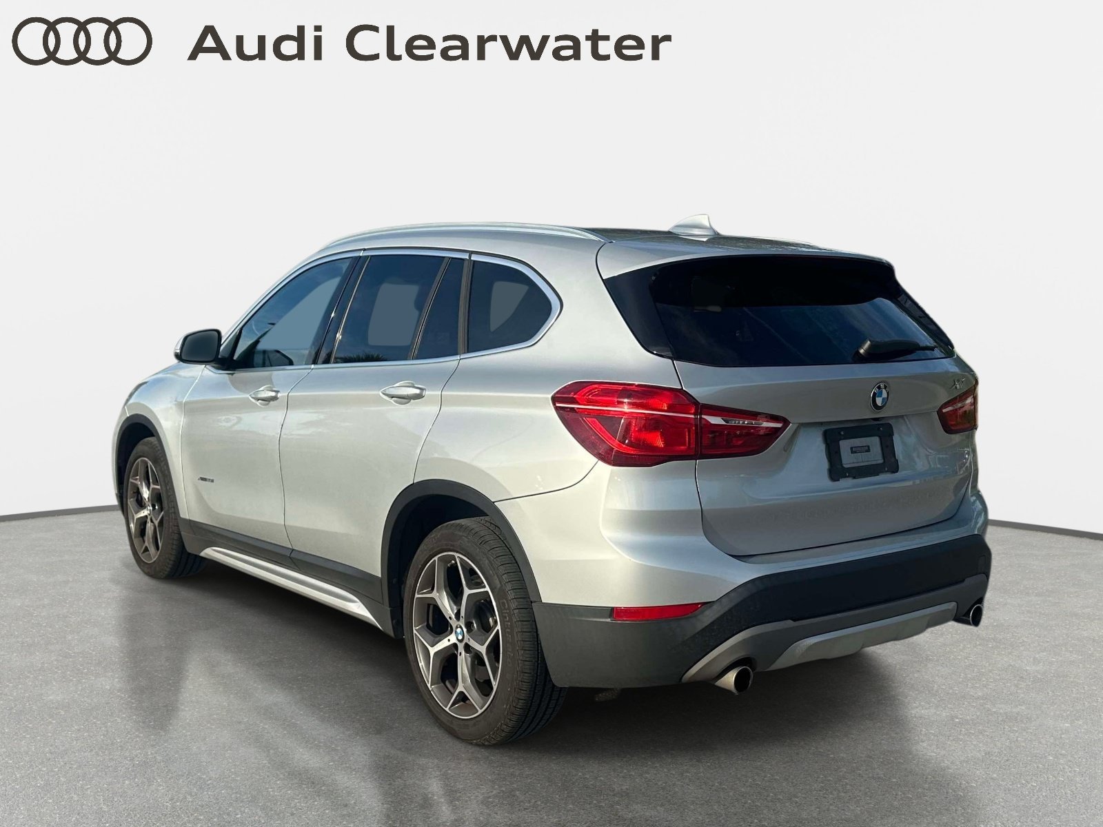Used 2018 Glacier Silver Metallic BMW xDrive28i image 3