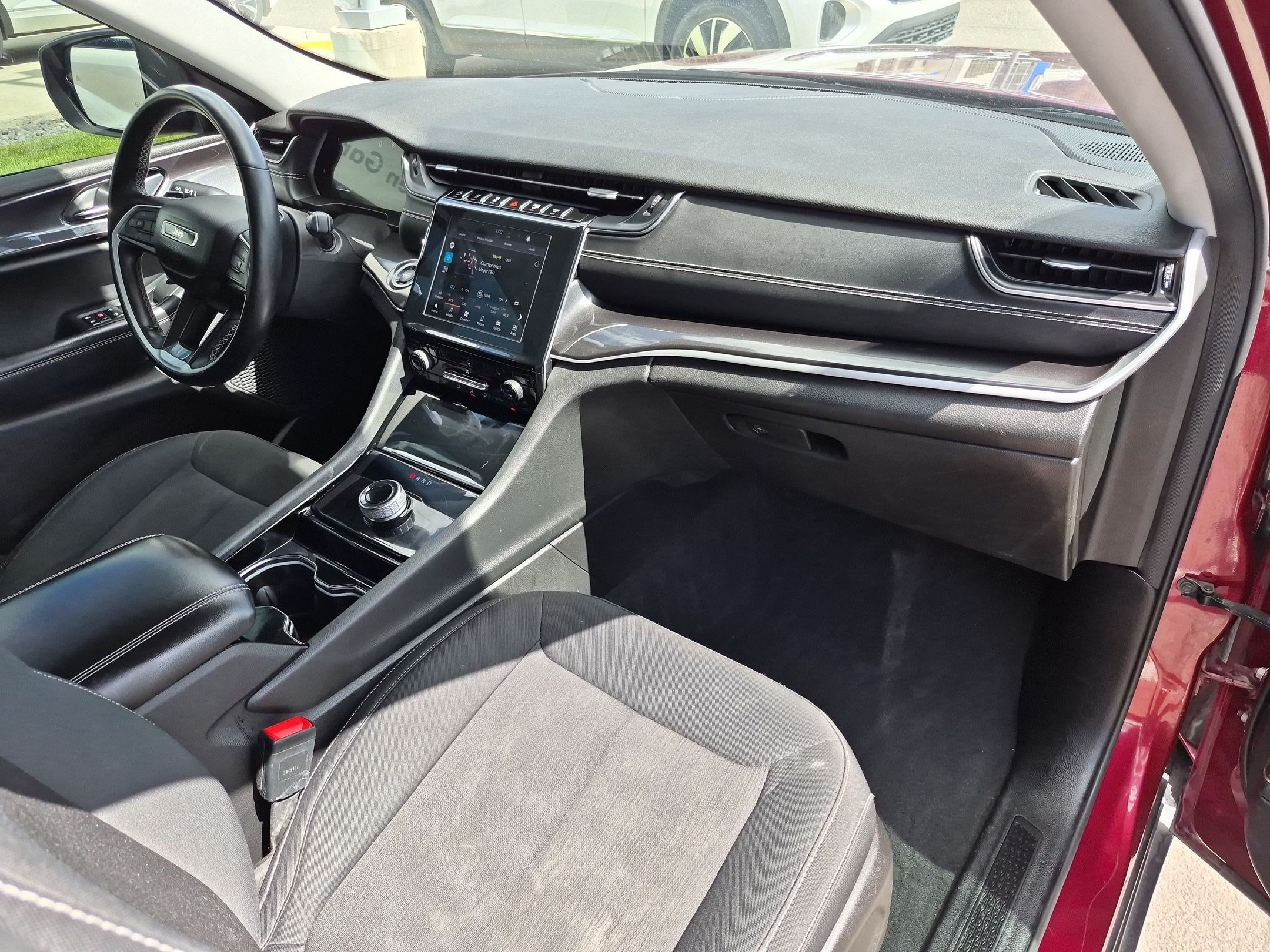 Used 2022 Velvet Red Pearlcoat Jeep Laredo image 30