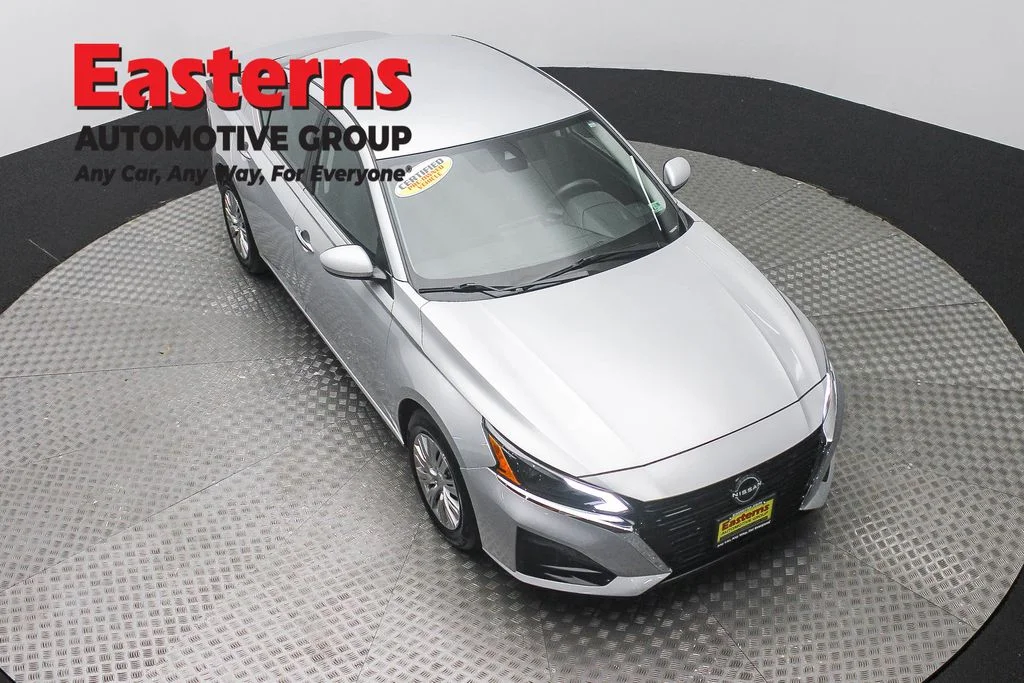 Used 2023 Silver Nissan 2.5 S image 3