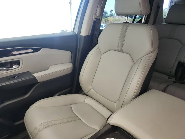 Used 2025  Honda EX-L image 16