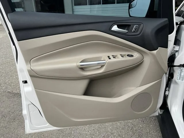 Used 2014 White Platinum Metallic Tri-Coat Ford SEL image 16