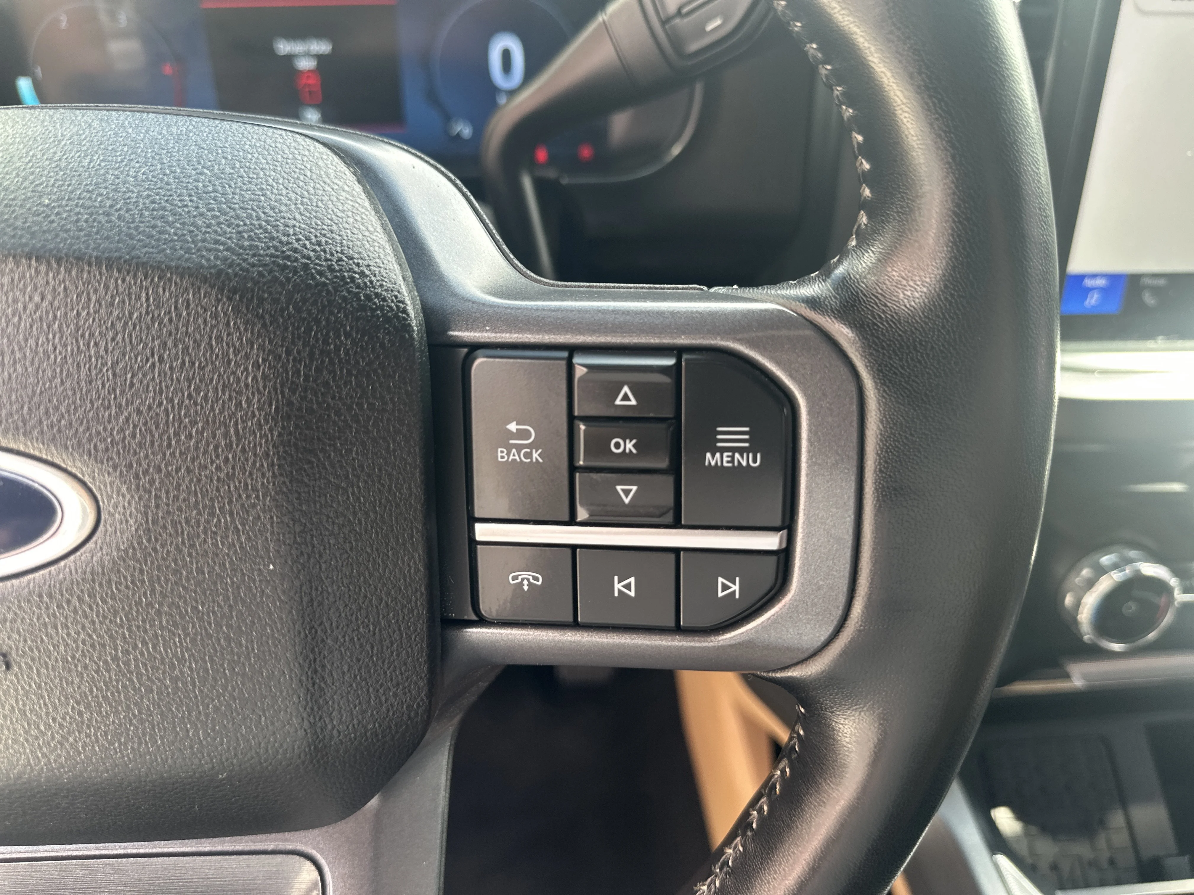 Used 2023  Ford  image 18