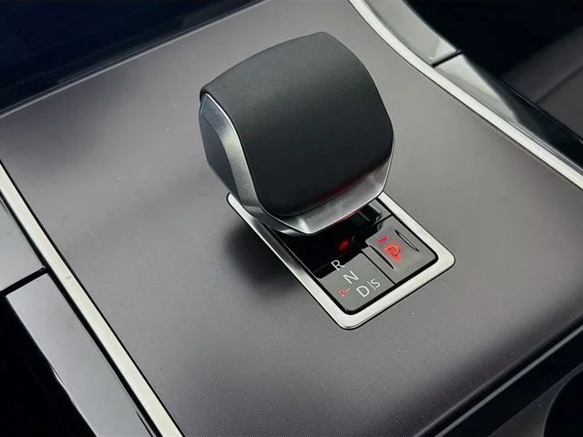New 2026 Fuji White Land Rover Dynamic SE image 19