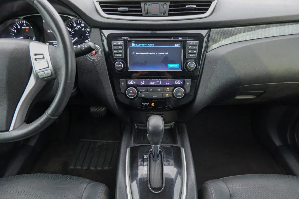 Used 2015 Midnight Jade Nissan SL image 47