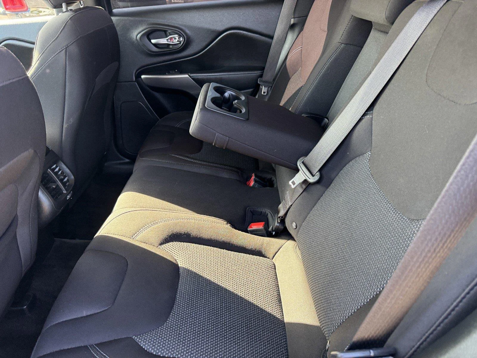 Used 2019 Diamond Black Crystal Pearlcoat Jeep Latitude image 12