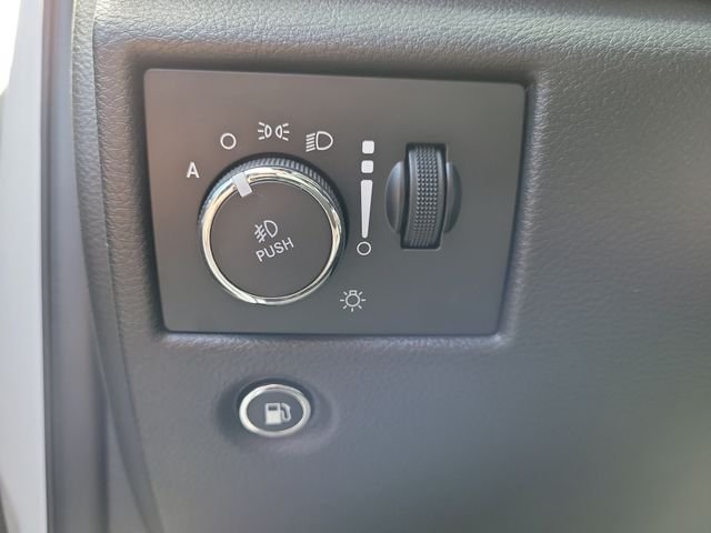 Used 2018 Bright White Clearcoat Jeep Limited image 30