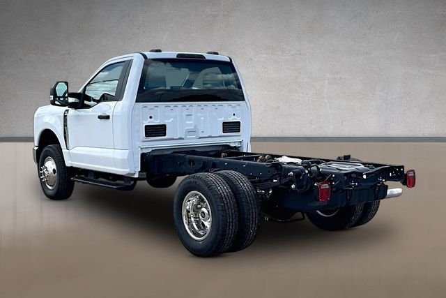 New 2026 Oxford White Ford XL image 3