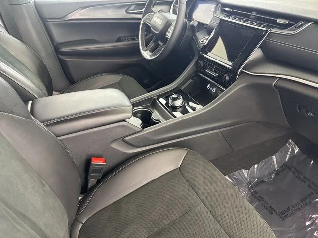 Used 2025 Silver Jeep Altitude image 25