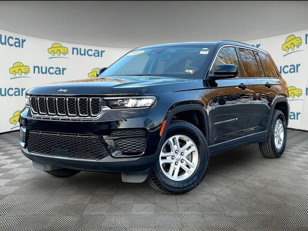 Used 2023 Black Jeep Laredo image 3