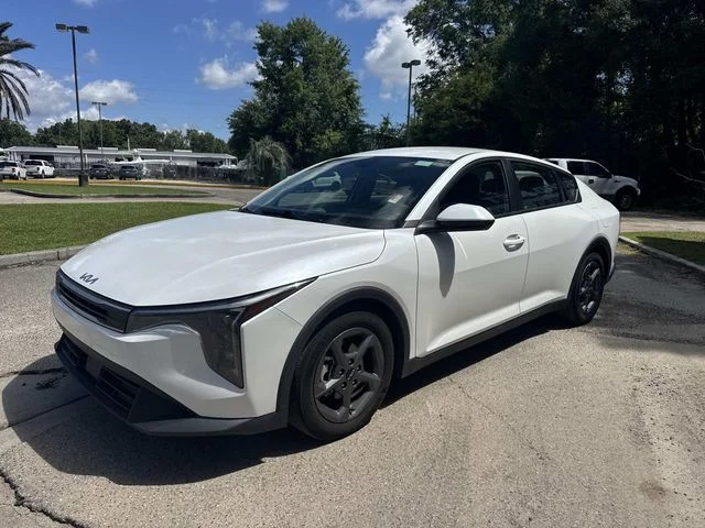 Certified Used 2025 Snow White Pearl Kia LXS image 5
