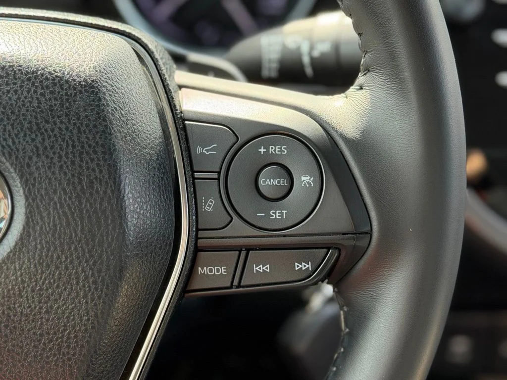 Used 2018 Gray Toyota SE image 11