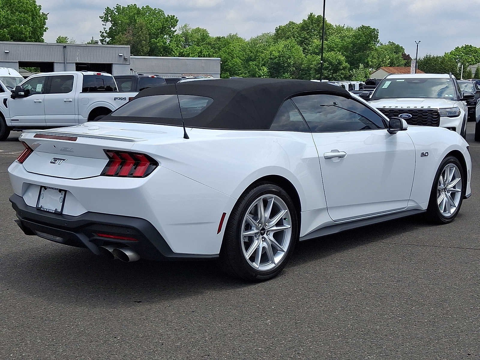 Used 2025 Oxford White Ford GT Premium image 6