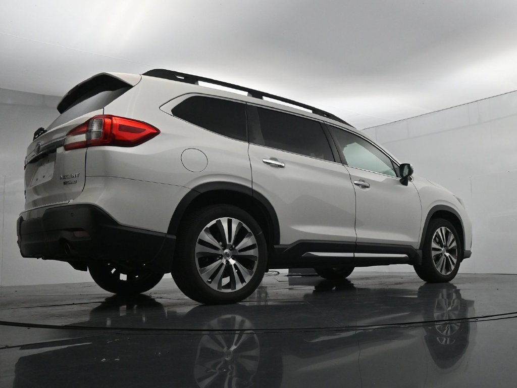 Used 2022 White Subaru Touring image 23