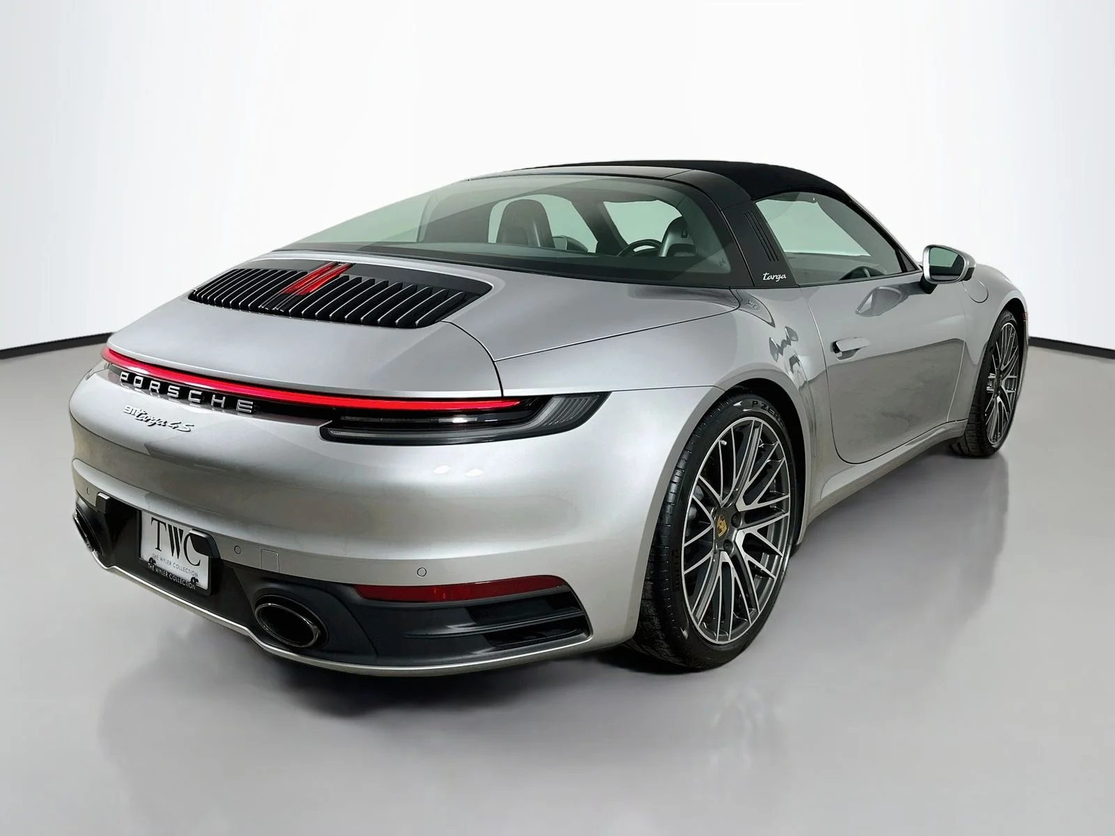 Used 2022  Porsche  image 5