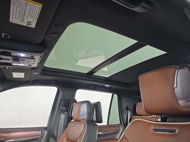 Used 2024 White Frost Tricoat GMC Denali Ultimate image 27