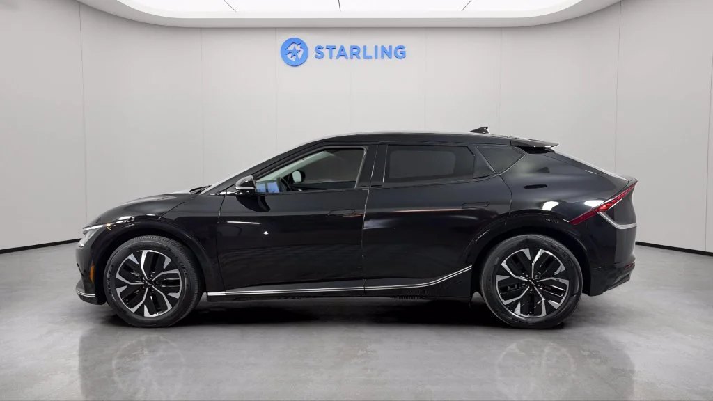 Used 2024 Black Kia Wind image 4