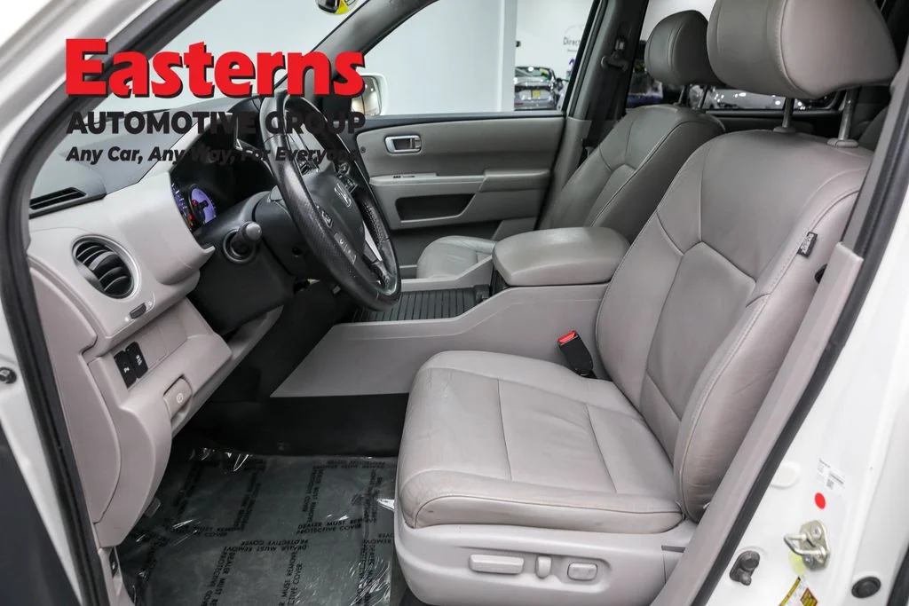 Used 2014 White Honda Touring image 13