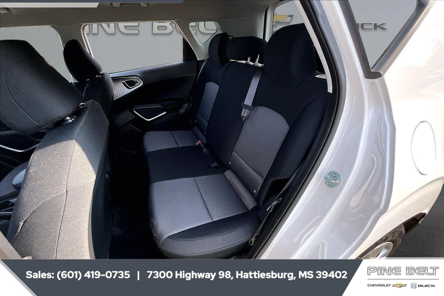 Used 2024 Snow White Pearl Kia LX image 19