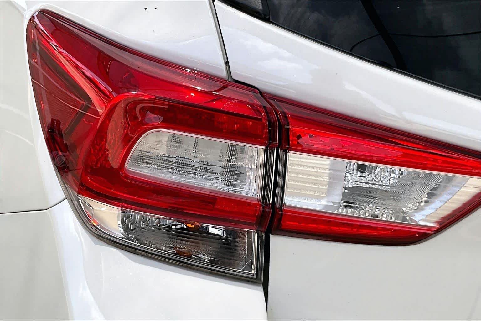 Used 2018 Crystal White Pearl Subaru Limited image 28