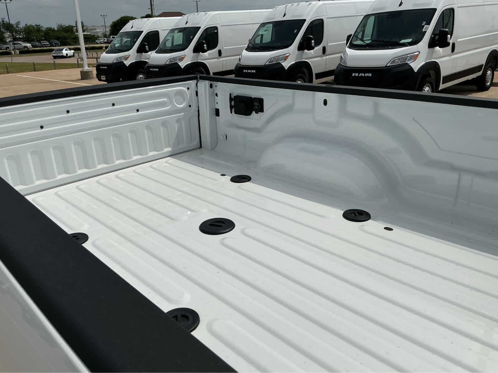 New 2026 Bright White Clear-Coat Exterior Paint RAM Tradesman image 7