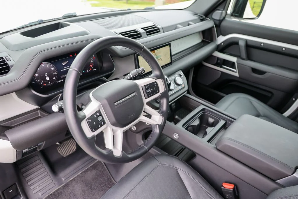 Used 2024 White Land Rover S image 4
