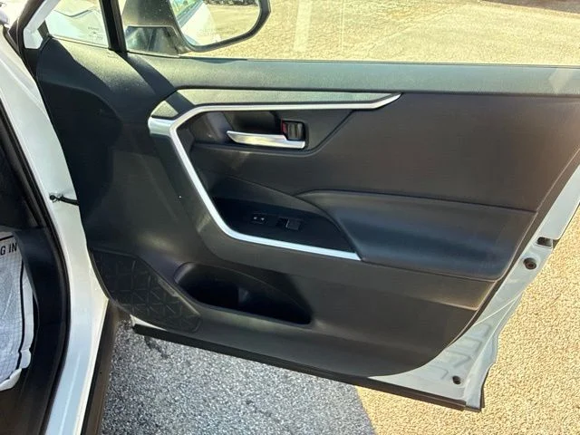 2024 Toyota RAV4 XLE - Photo 34