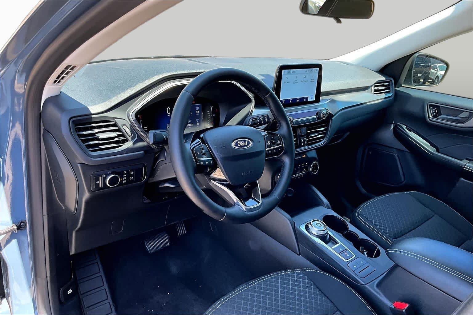 Used 2024 Vapor Blue Metallic Ford Active image 18