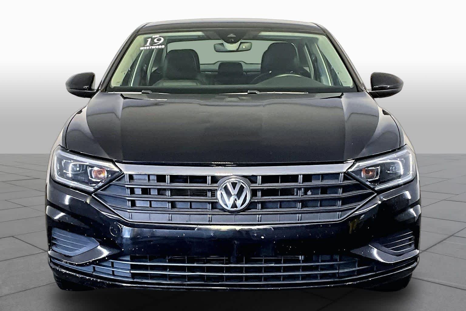 Used 2019 Deep Black Pearl Volkswagen SEL image 4