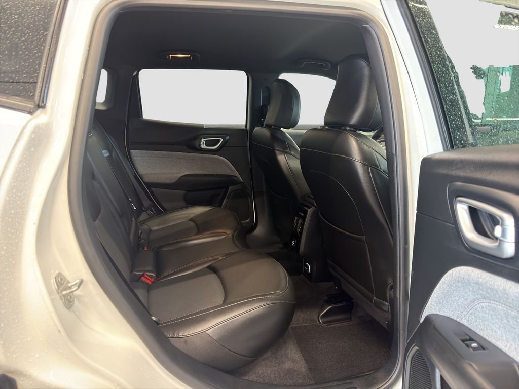 Used 2023 White Jeep Latitude Lux image 17
