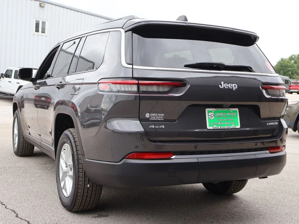 New 2026 Baltic Gray Metallic Clear-Coat Exterior Paint Jeep Laredo image 3