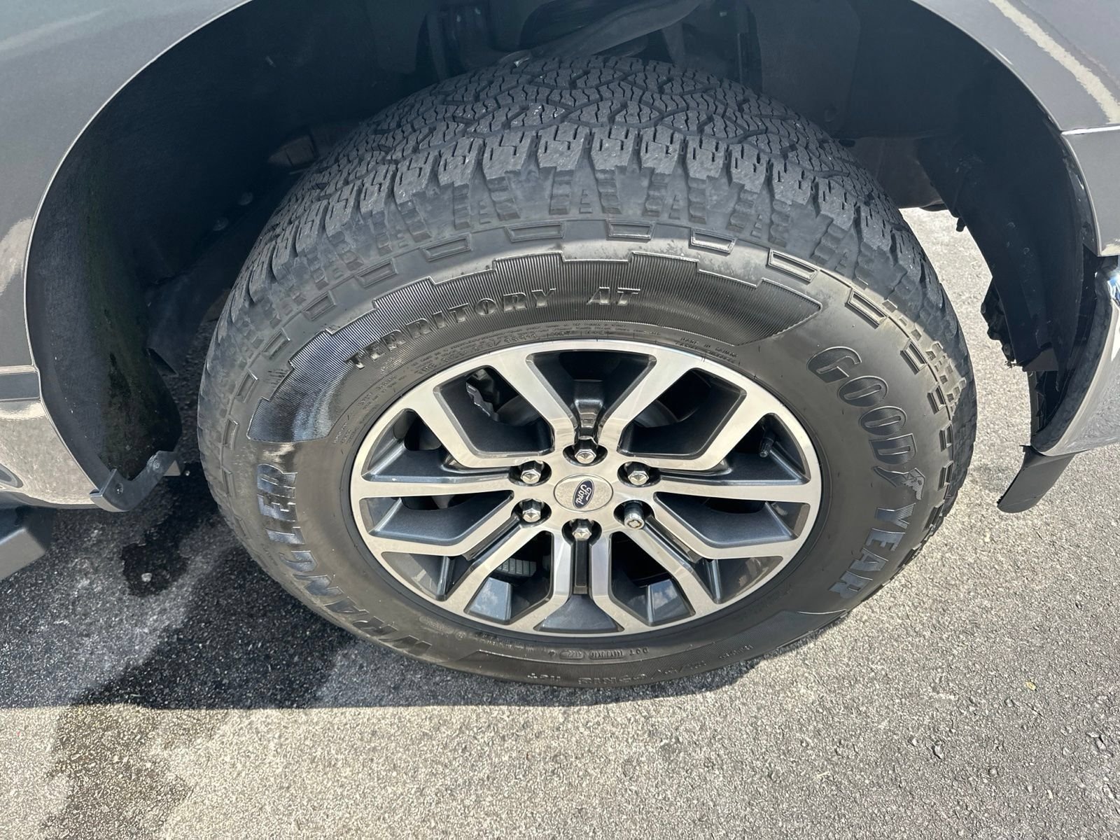 Used 2022 Gray Metallic Ford Lariat image 3