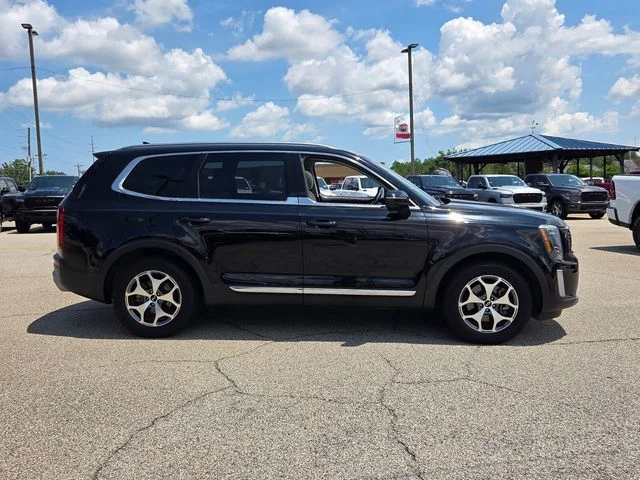Used 2020 Black Kia EX image 16