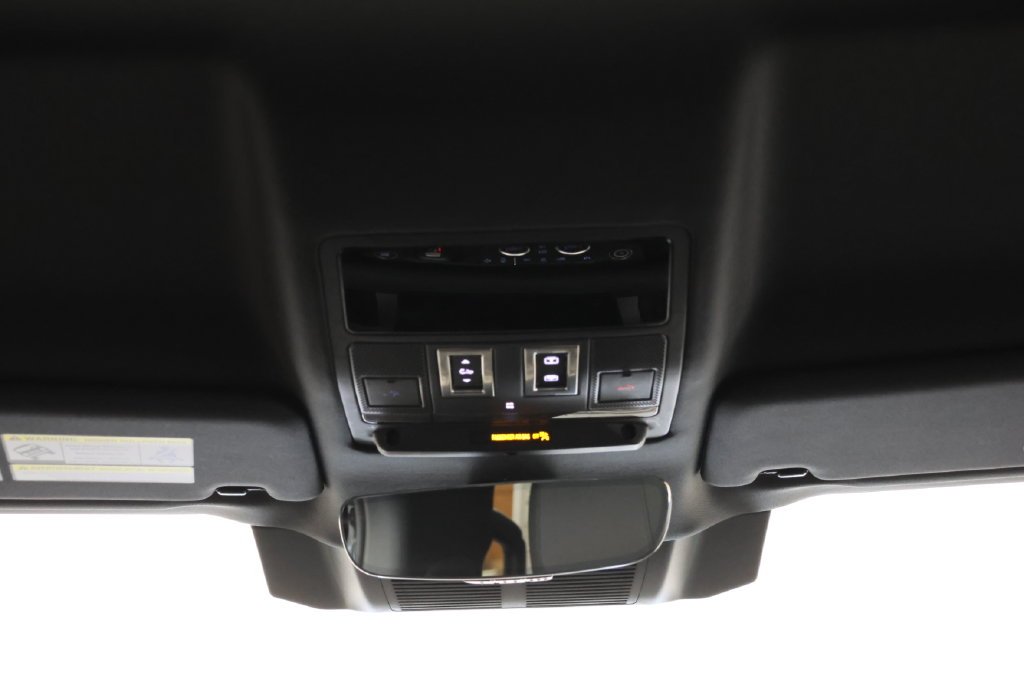 Used 2023 Santorini Black Metallic Land Rover S image 14