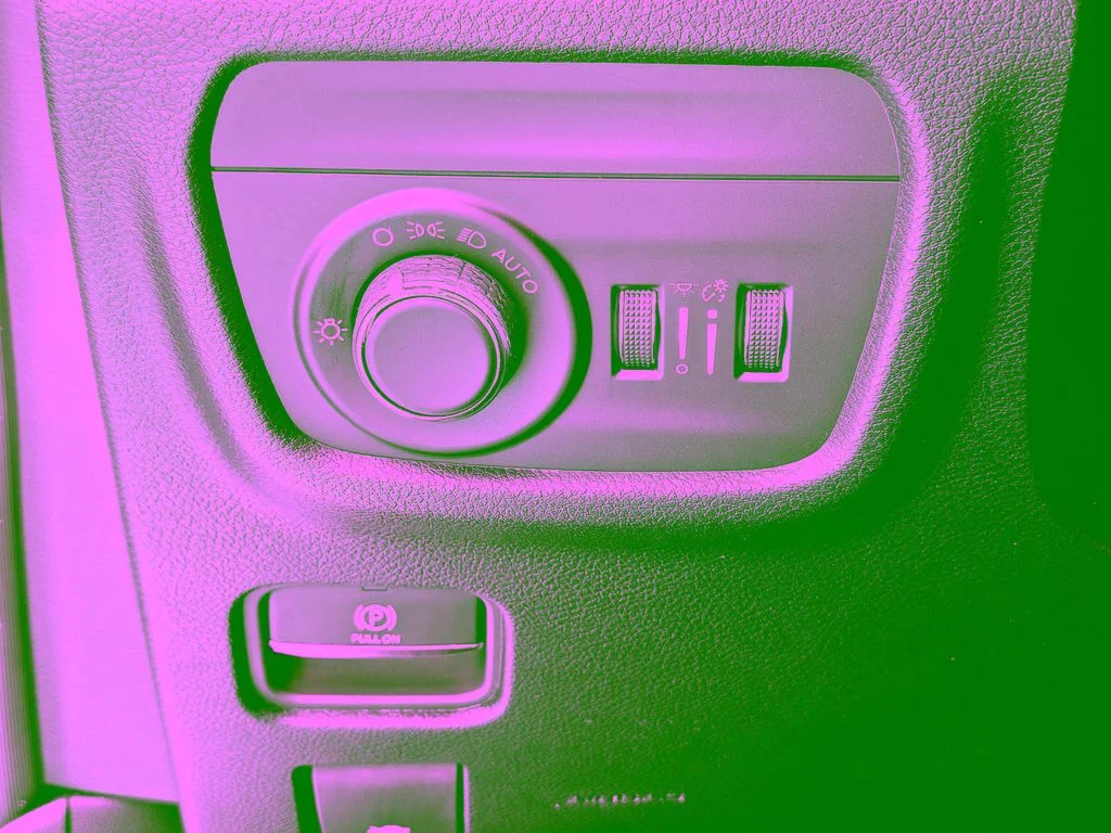 New 2026 Silver Zynith Exterior Paint Jeep Altitude image 18