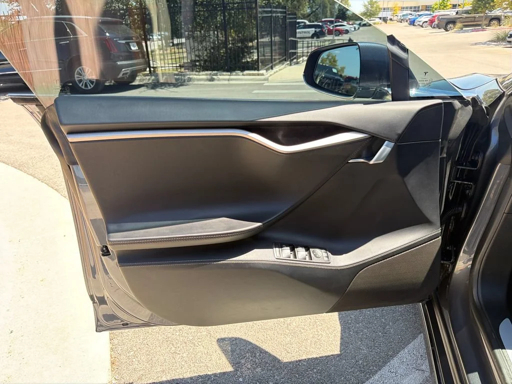 Used 2018  Tesla 75D image 20