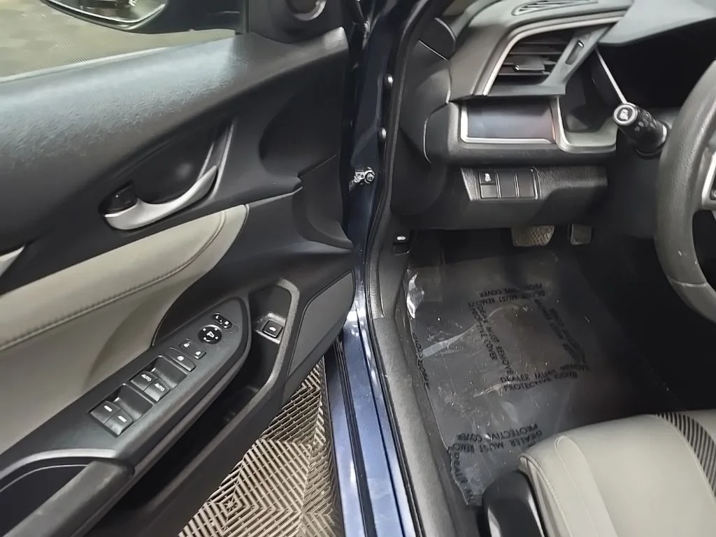 Used 2016  Honda EX-T image 28