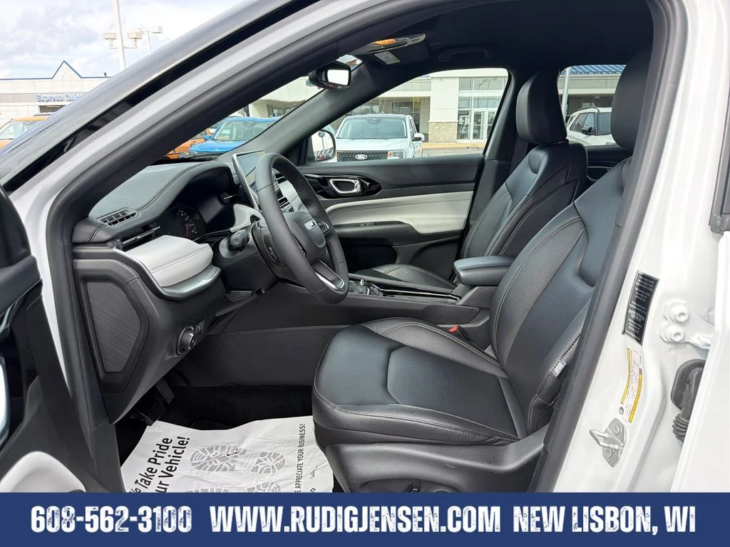 Used 2025 White Jeep Limited image 9