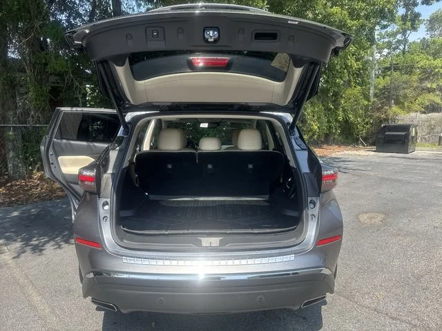 Used 2022 Gray Nissan Platinum image 12