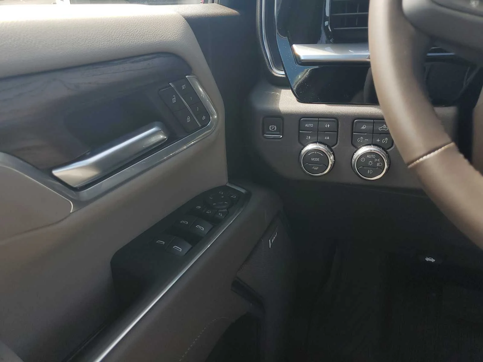 New 2026 Glacier White Tricoat GMC SLT image 19