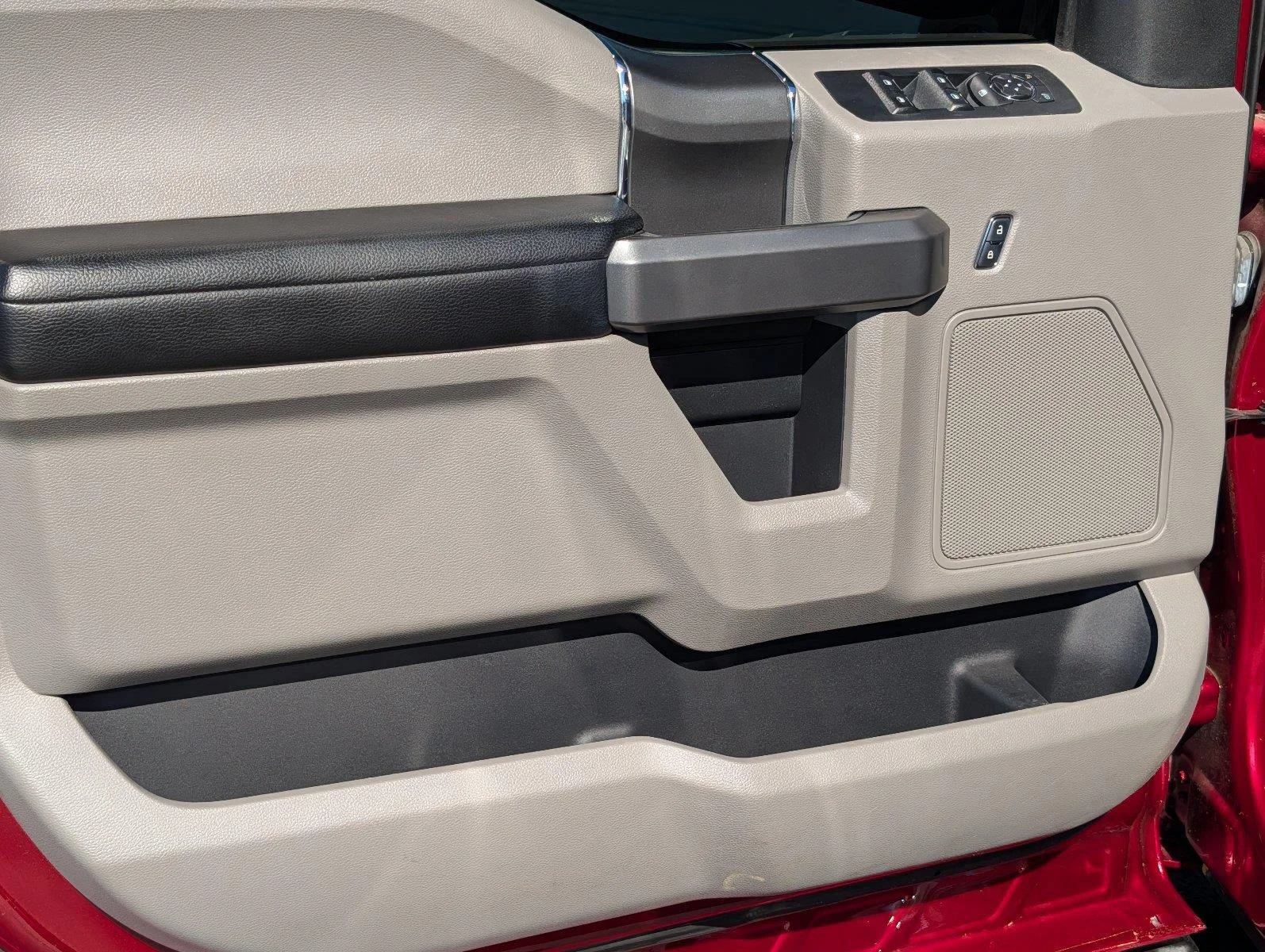 Used 2018 Ruby Red Metallic Tinted Clearcoat Ford XLT image 15
