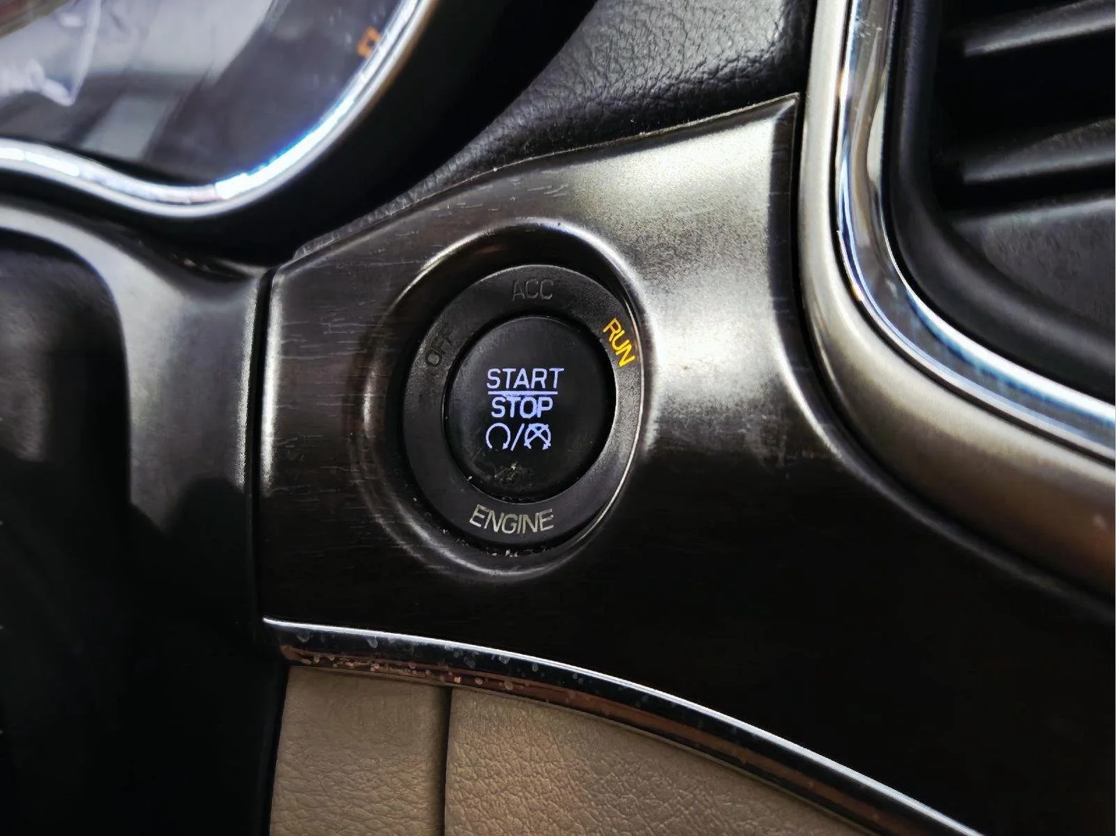 Used 2015 Bright White Clearcoat Jeep Limited image 22