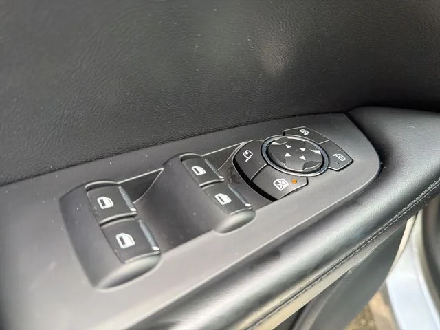 Used 2021 Silver Lincoln Reserve image 13