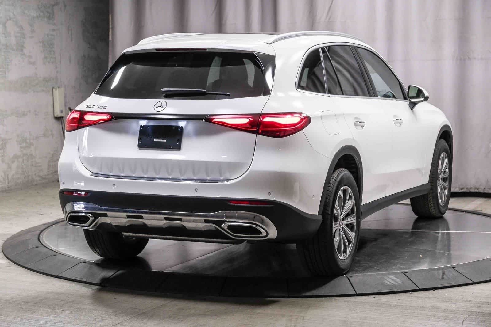 New 2026 Polar White Mercedes-Benz GLC 300 image 45