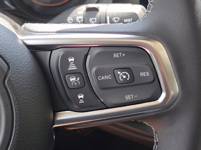 New 2026 Bright White Clear-Coat Exterior Paint Jeep Sahara image 19